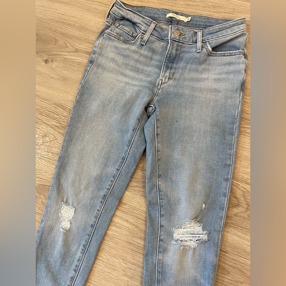 LEVIS 711 Light Blue Distressed Skinny Jeans. Size 26 - Picture 3 of 11